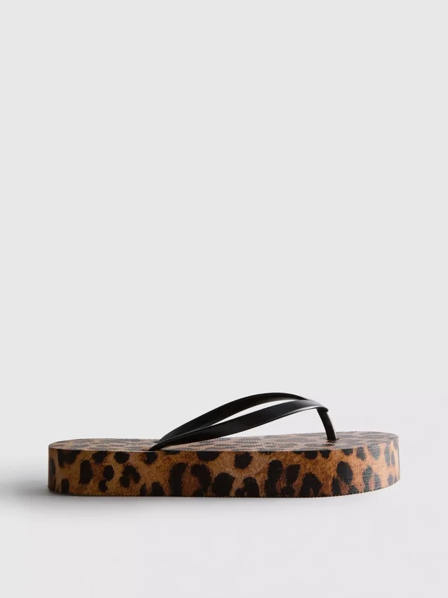 Žabky s plochou podrážkou a leopardím vzorem