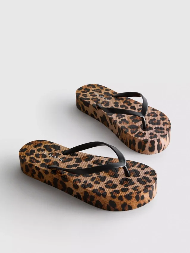Žabky s plochou podrážkou a leopardím vzorem