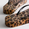 Žabky s plochou podrážkou a leopardím vzorem