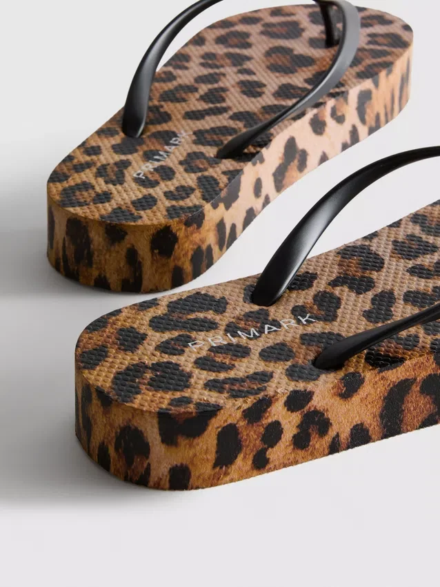 Žabky s plochou podrážkou a leopardím vzorem