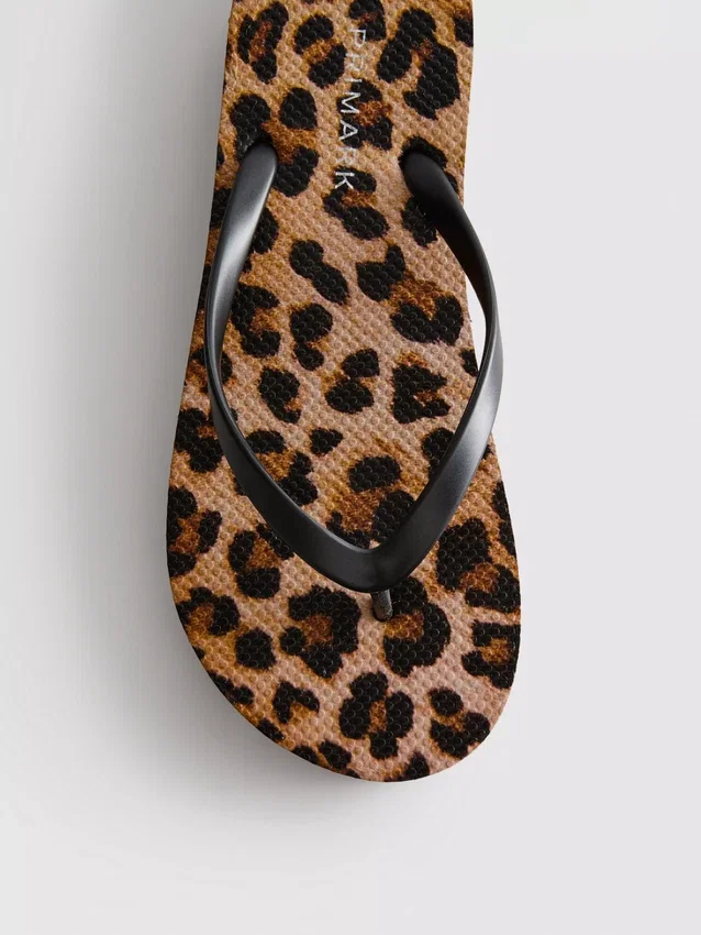 Žabky s plochou podrážkou a leopardím vzorem