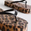 Žabky s plochou podrážkou a leopardím vzorem