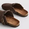 Bačkory typu mule s uzavřenou špičkou