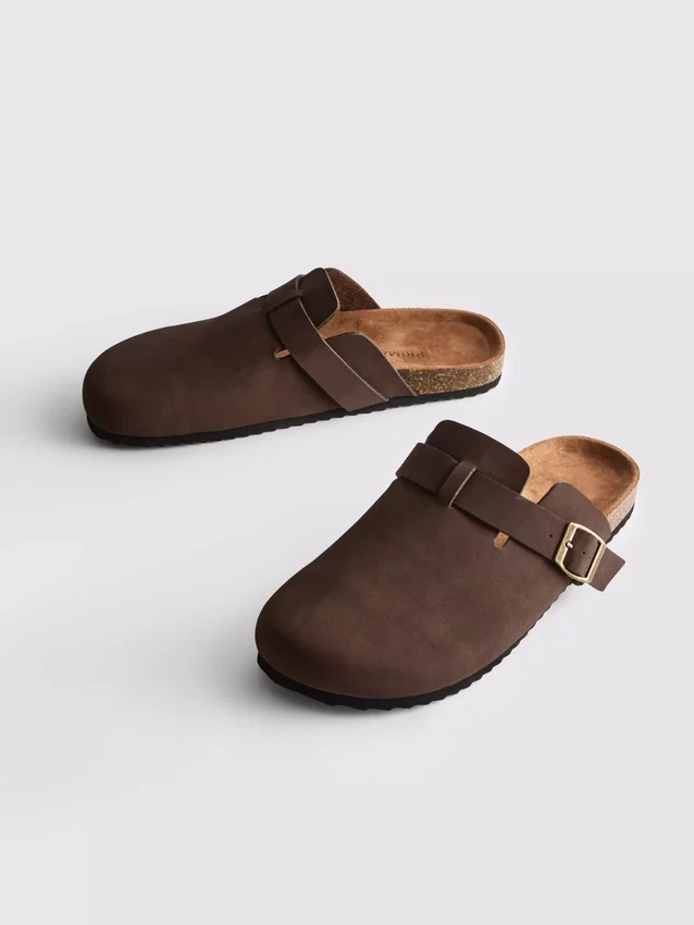 Bačkory typu mule s uzavřenou špičkou