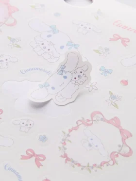 Balení 500 samolepek Hello Kitty a Cinnamoroll