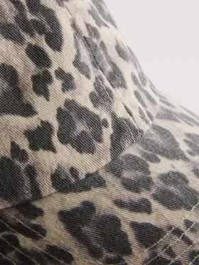 Baseballová čepice s leopardím potiskem