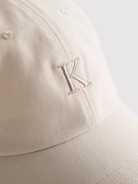 Baseballová čepice s vyšívanou iniciálou
