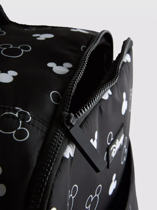 Batoh s Mickey Mousem od Disneyho