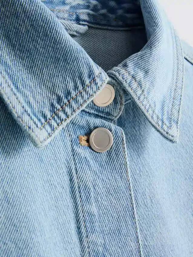 Bavlněná džínová bunda s našitými kapsami