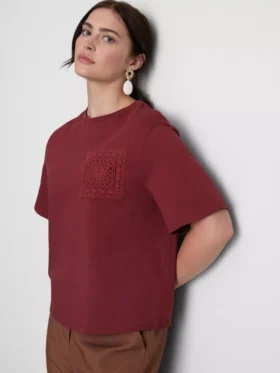 Bavlněné háčkované tričko s krátkým rukávem v kraťasech