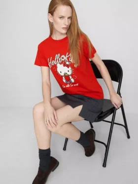 Bavlněné tričko Hello Kitty s volným střihem a motivem jahod