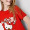 Bavlněné tričko Hello Kitty s volným střihem a motivem jahod