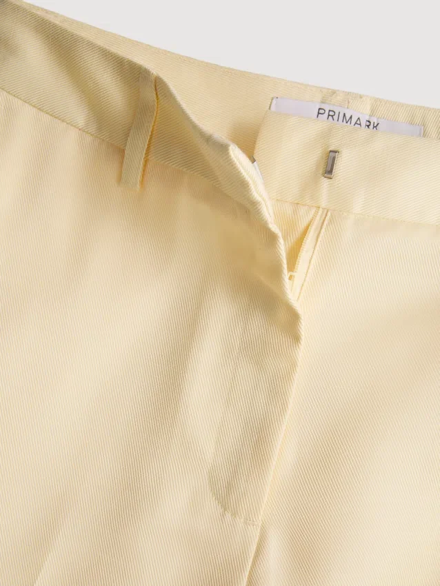 Bermudy z bavlněné směsi s elegantním střihem