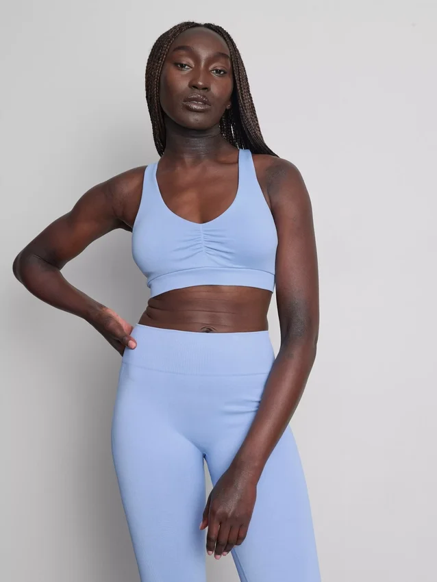 Bezešvý sportovní crop top na ramínka