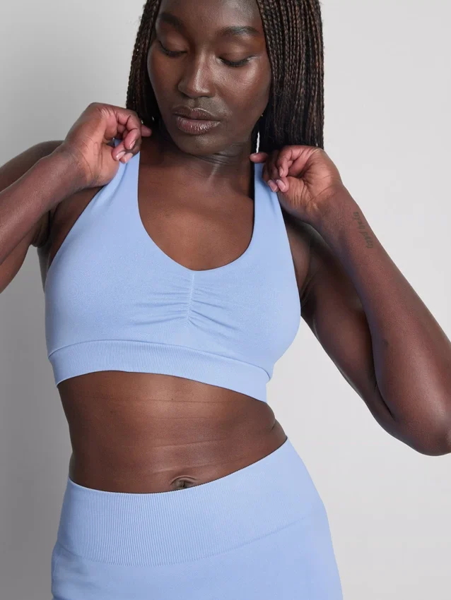 Bezešvý sportovní crop top na ramínka