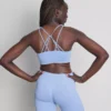 Bezešvý sportovní crop top na ramínka