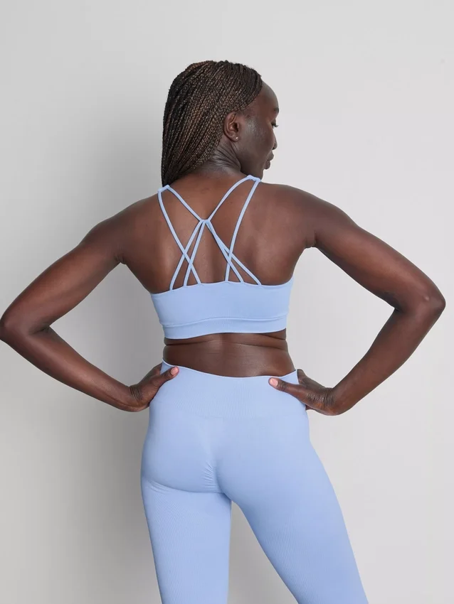 Bezešvý sportovní crop top na ramínka