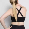 Bezešvý sportovní crop top s kříženými ramínky na zádech