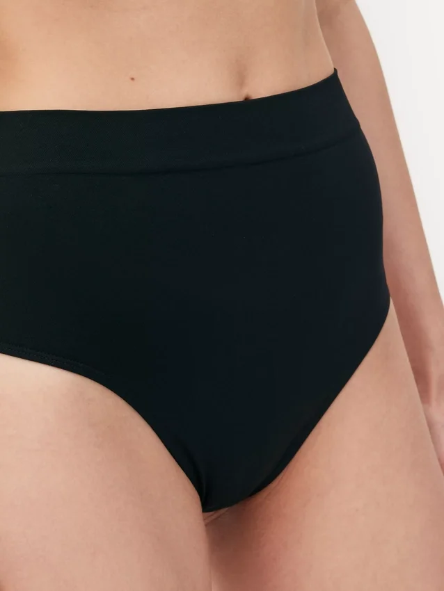 Bezešvé stahovací tanga s vysokým pasem