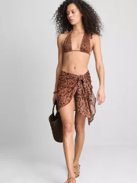 Bikiny Paula Echevarría s leopardím vzorem a výstřihem za krk