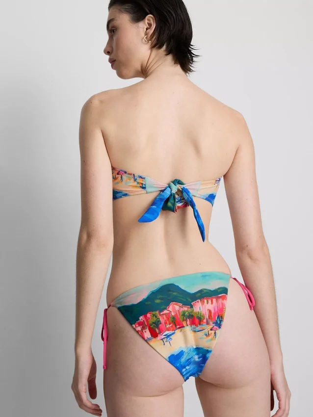 Bikiny s bandanovým topem s malebným potiskem