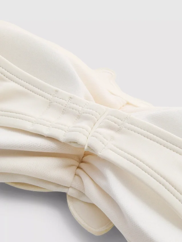 Bikiny s bandeau topem s 3D květinami