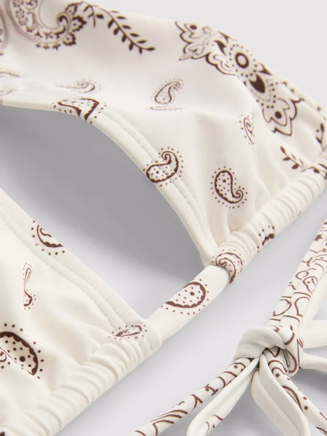 Bikiny s halterovým výstřihem a potiskem bandany