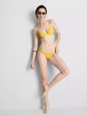 Bikiny s kosticemi a srdíčkovým výstřihem s puntíky