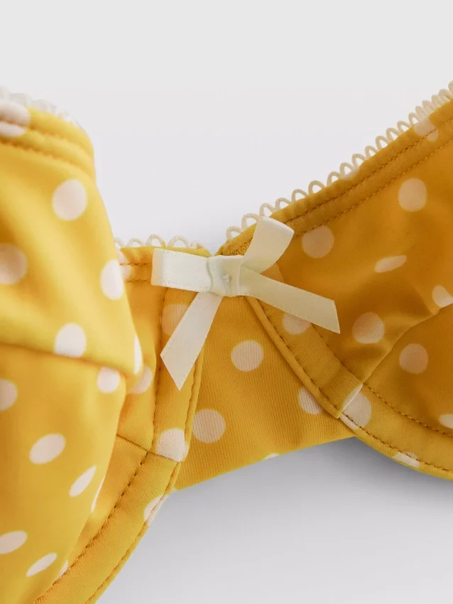 Bikiny s kosticemi a srdíčkovým výstřihem s puntíky