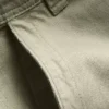 Chinos s volným střihem a středně vysokým pasem