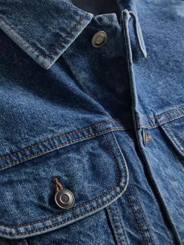 Džínová bunda ve stylu trucker
