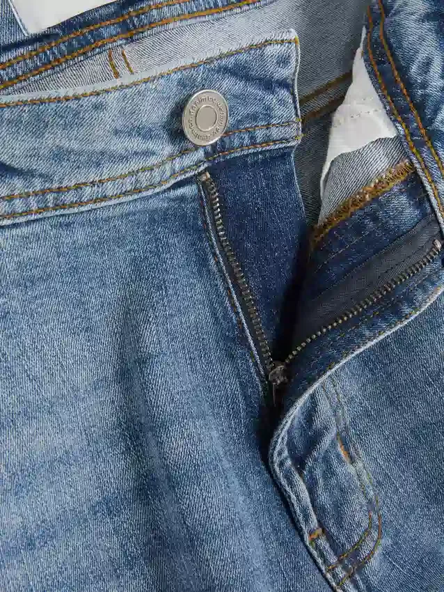 Džíny s rovnými nohavicemi a elastickým materiálem