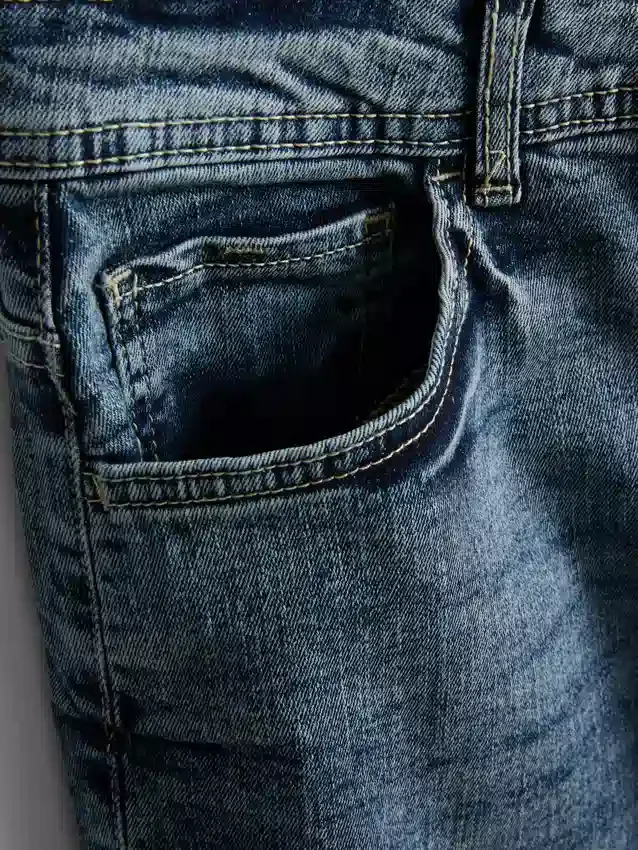 Džíny s rovnými nohavicemi a elastickým materiálem