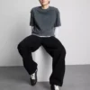 Džíny s volným střihem a středně vysokým pasem