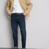 Džíny se středně vysokým pasem a úzkým střihem