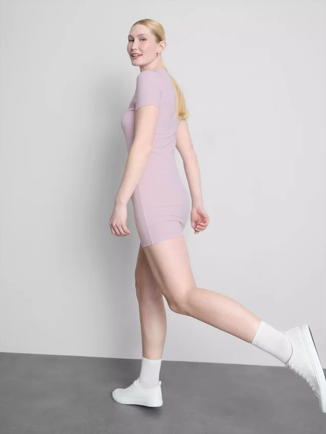 Žebrované přiléhavé mini tričkové šaty