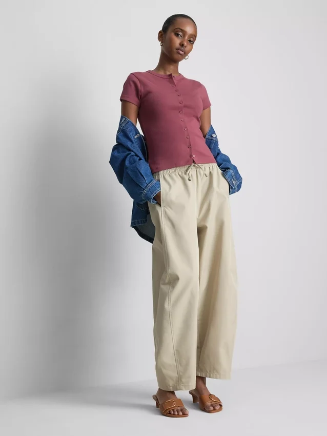 Žebrované tričko s knoflíky s vysokým podílem bavlny