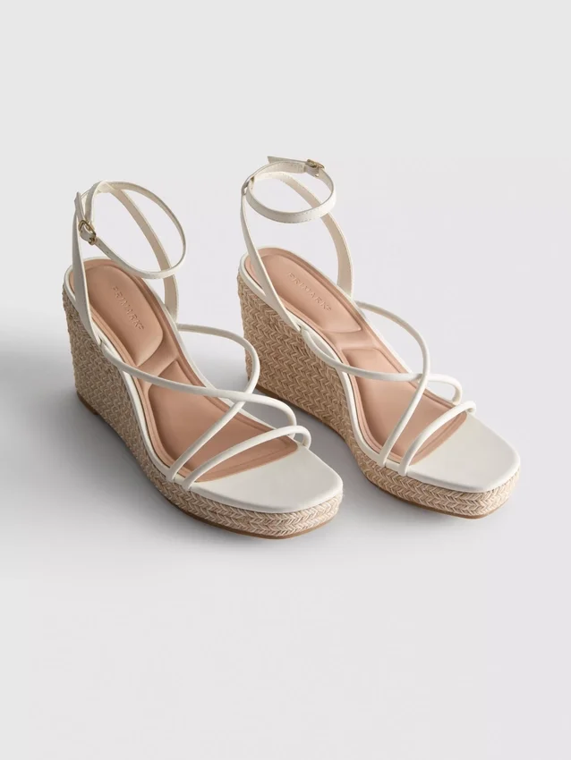 Espadrilky na klínovém podpatku s pásky