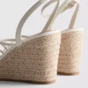 Espadrilky na klínovém podpatku s pásky