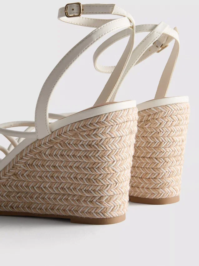 Espadrilky na klínovém podpatku s pásky