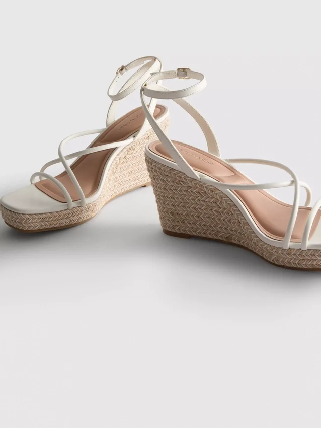 Espadrilky na klínovém podpatku s pásky