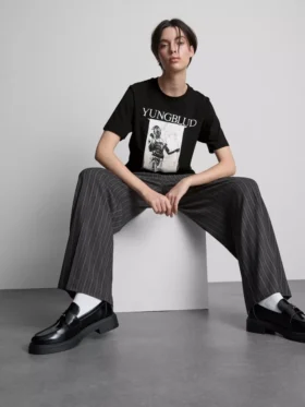 Grafické tričko Yungblud s kraťasy