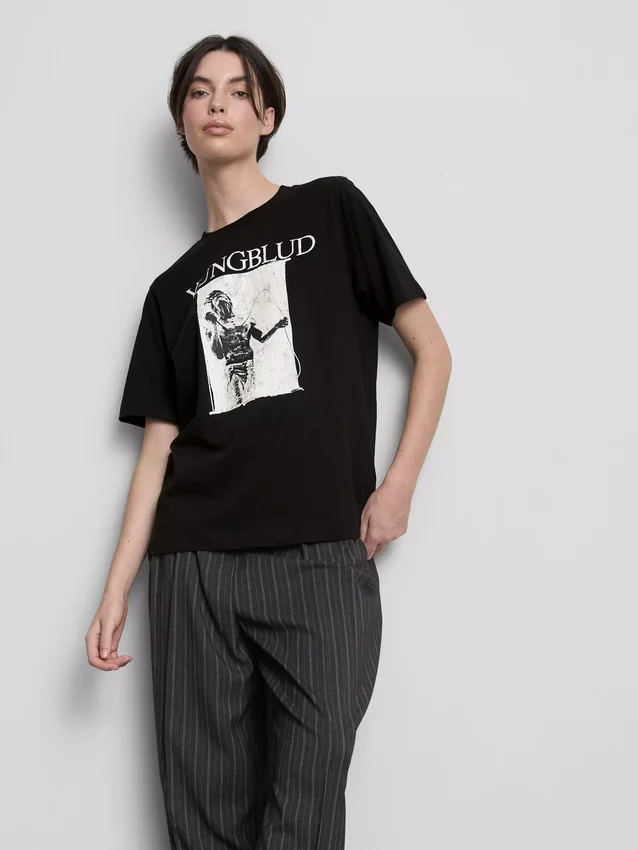 Grafické tričko Yungblud s kraťasy