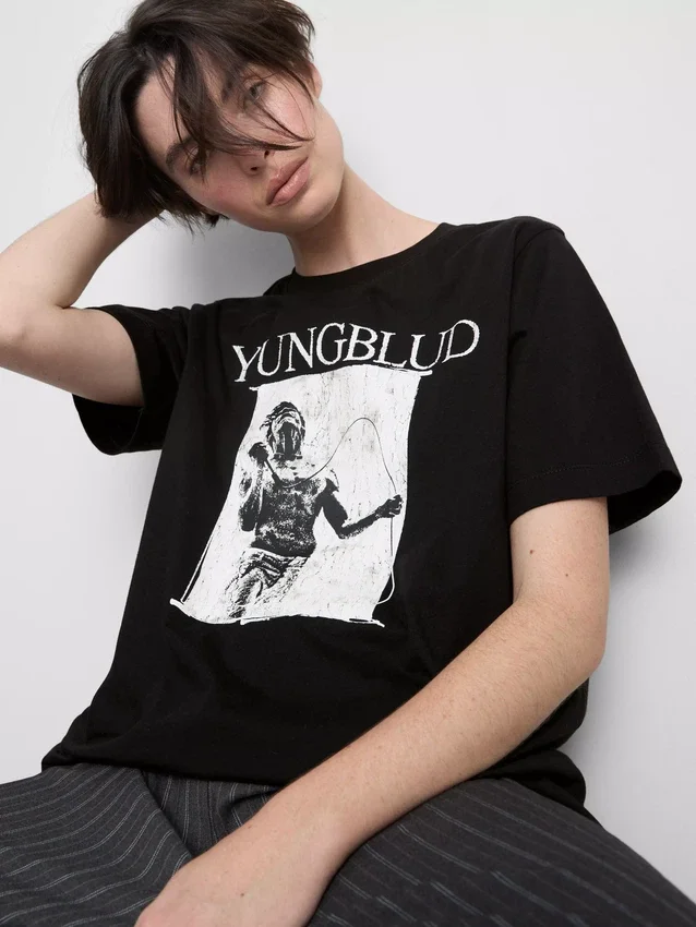Grafické tričko Yungblud s kraťasy