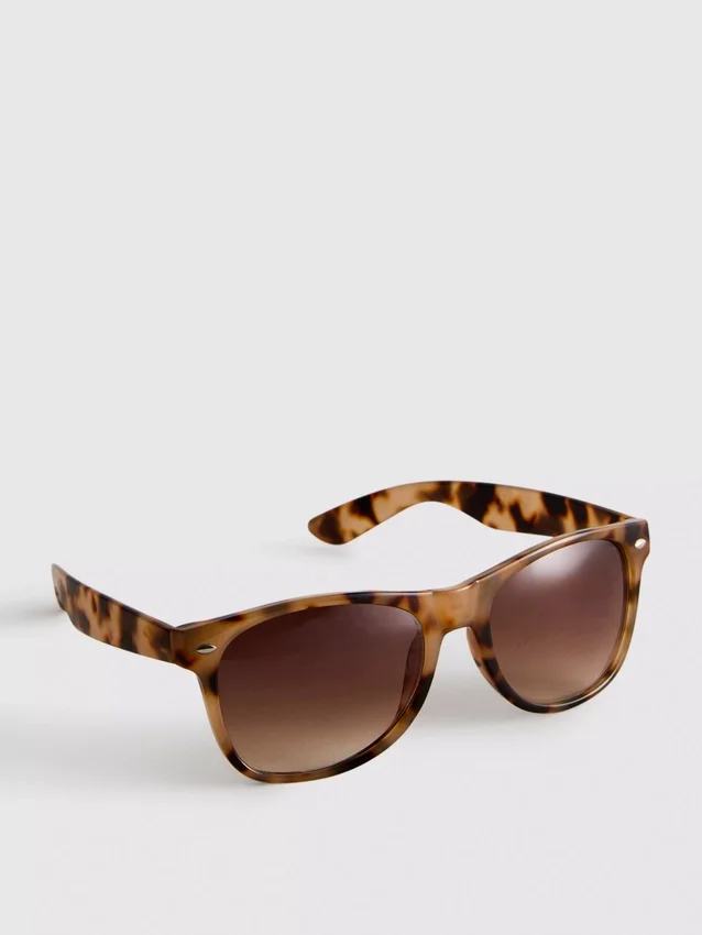 Klasické sluneční brýle typu Wayfarer