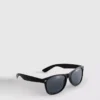 Klasické sluneční brýle typu Wayfarer