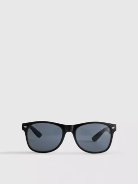 Klasické sluneční brýle typu Wayfarer