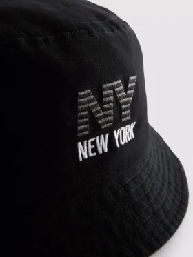 Klobouk s logem New Yorku