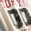Košile s krátkým rukávem a grafickým potiskem v stylu „distressed“ z Tokia