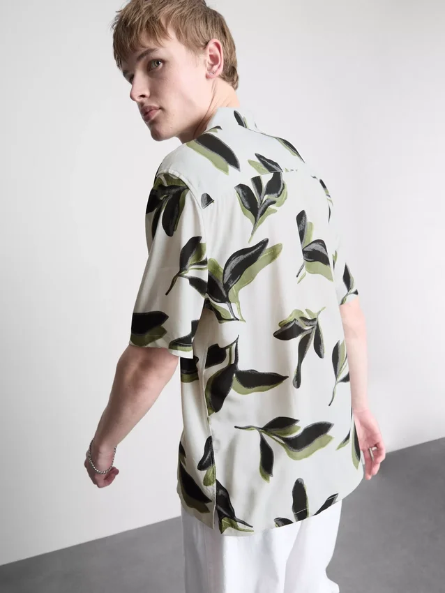 Košile s krátkými rukávy a knoflíky s botanickým potiskem